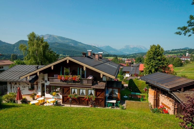 Haus mit Blick aufs Dorf