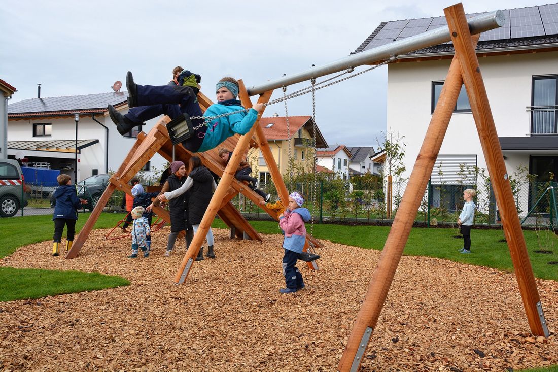 2023-373 Spielplatz Traunstorf Schaukel