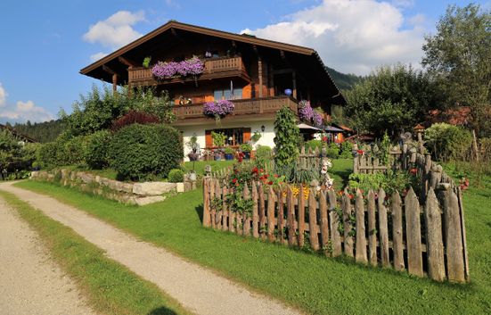 Ihr Gästehaus Schönfeld im Sommer...