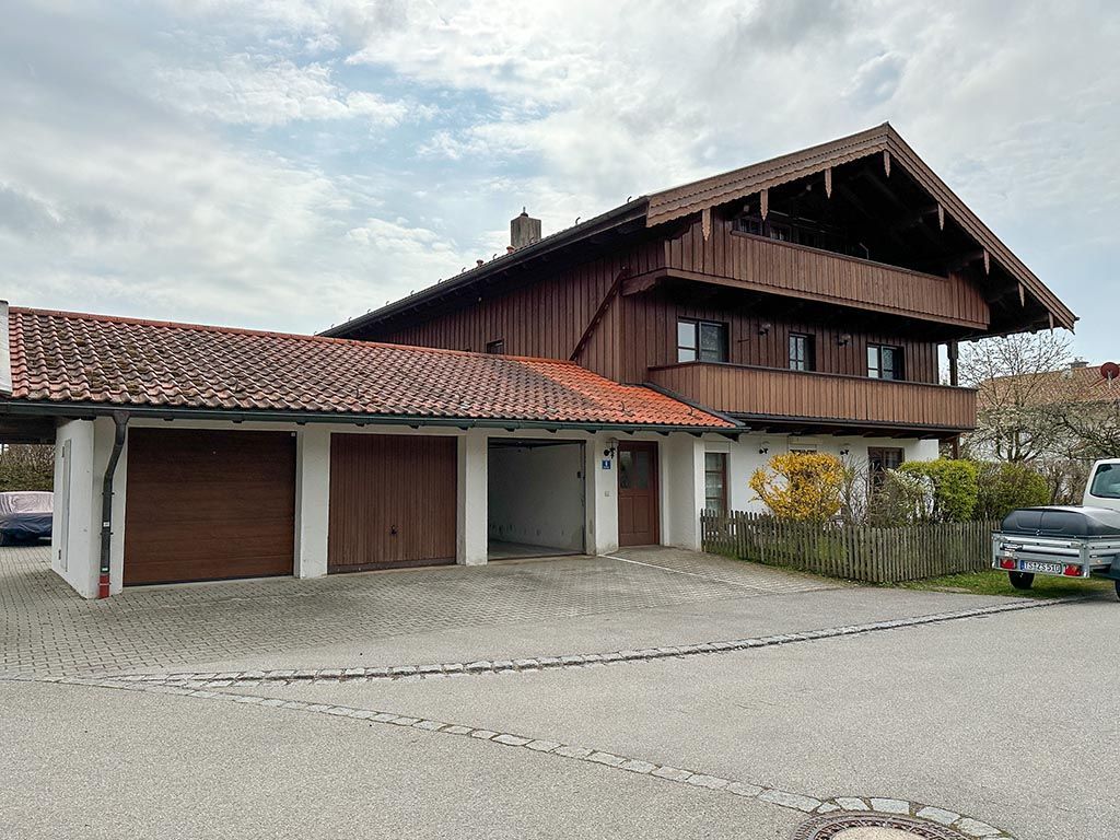 Petra Hausfront