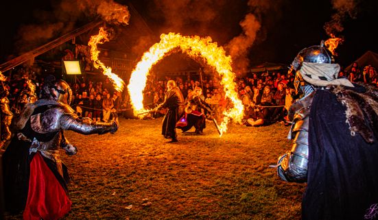 Große Feuershow