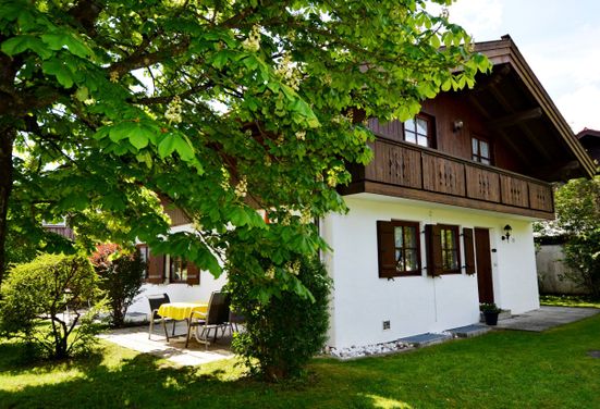 Am Sonneneck - Wohnungseingang auf der Rückseite des Hauses