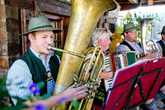 Musikanten beim Almumtrieb in Reit im Winkl