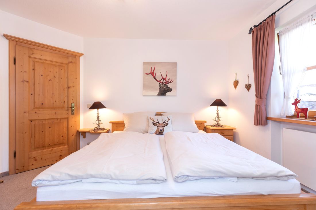 Zweites Schlafzimmer: Das "Hirschzimmer"