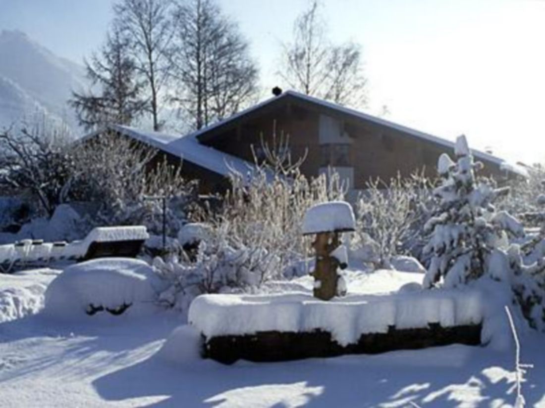 Hausansicht im Winter