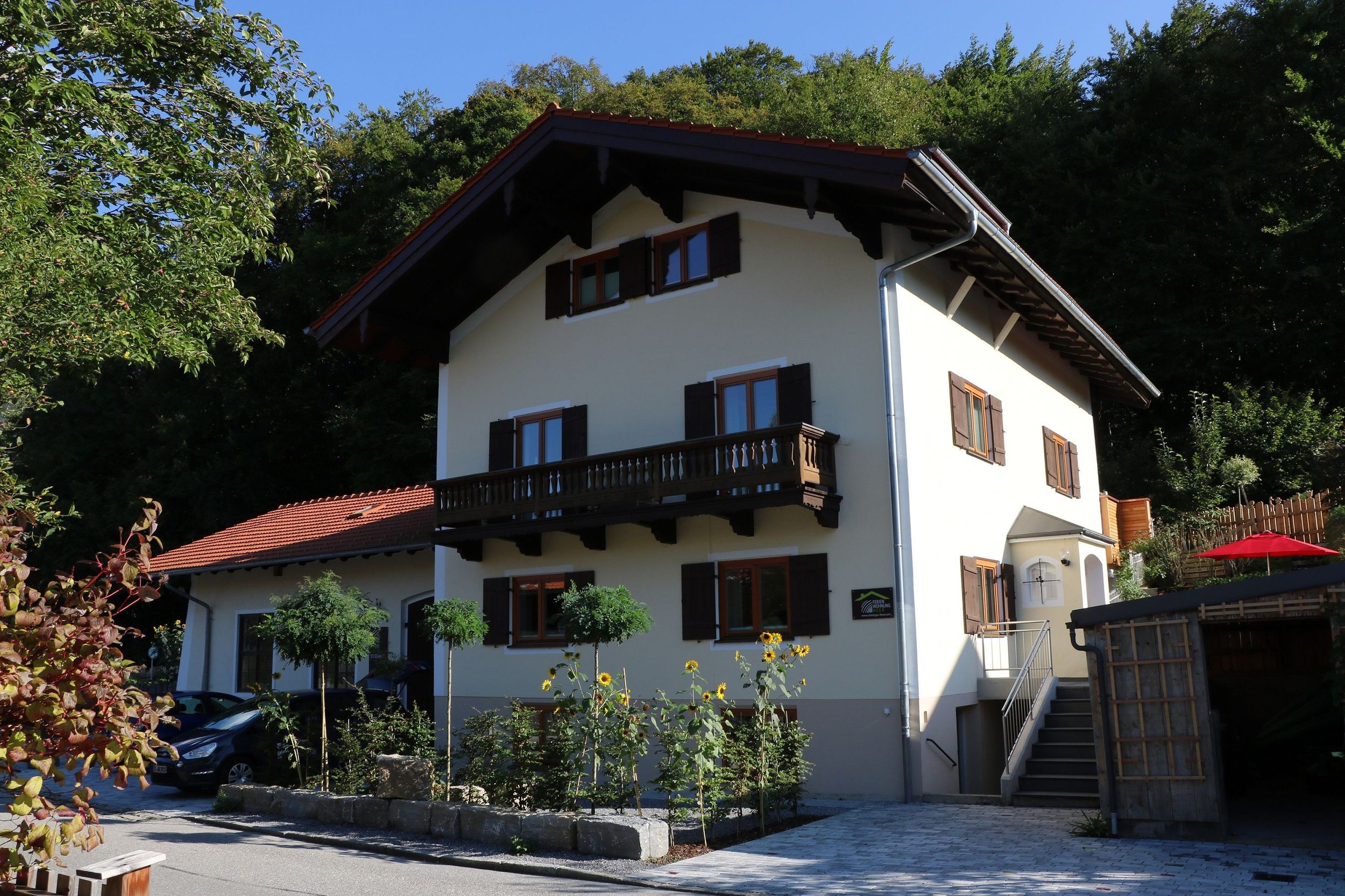 House view from the north with west-side entrance of the holiday flat
