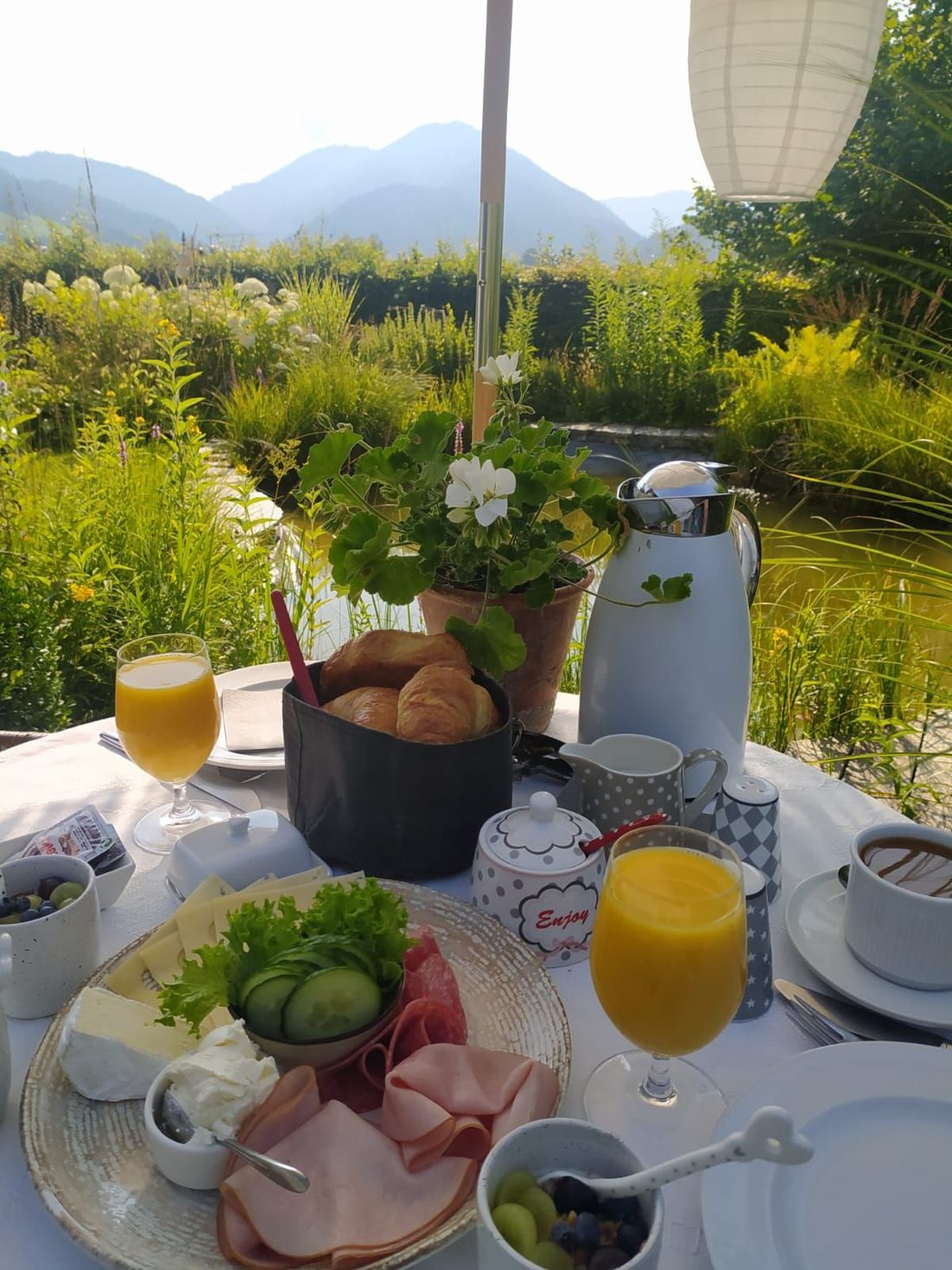 Frühstück draußen