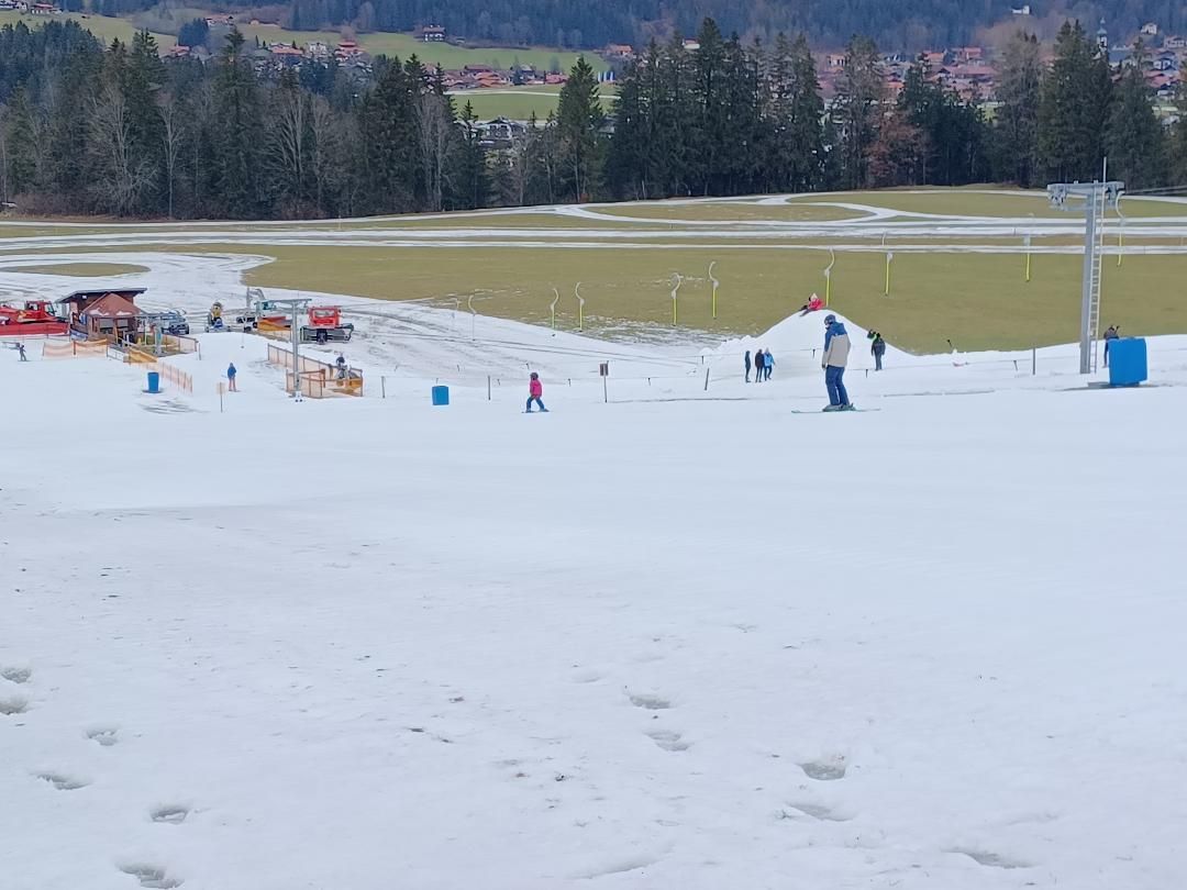 Kostenlos für unsere Gäste und ganz nah - Kleines Skigebiet Benzeck, fast vor der Tür und künstlich beschneit