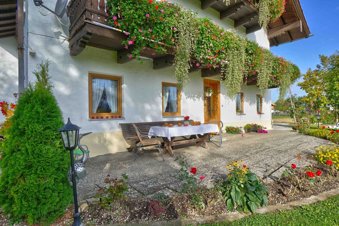 Terrasse mit Bank