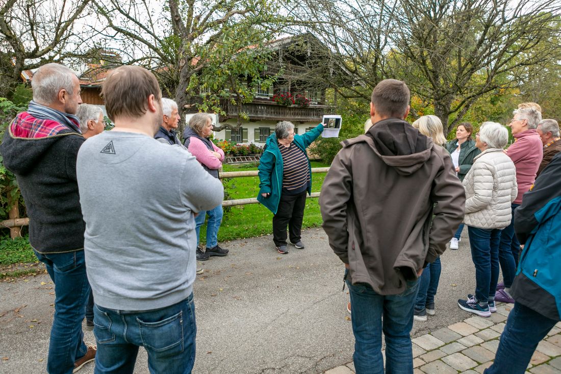 dorftour_feldwies_akm_11okt2022_mg_0918_wolga_medres