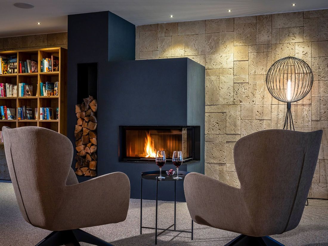 Landhaus Tanner Loungebereich mit Kamin