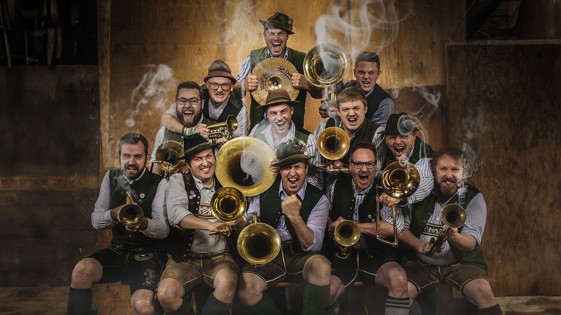 Bieranstich__2024_KJM_Bandfoto_Rauch_web-1920-x-1080-px