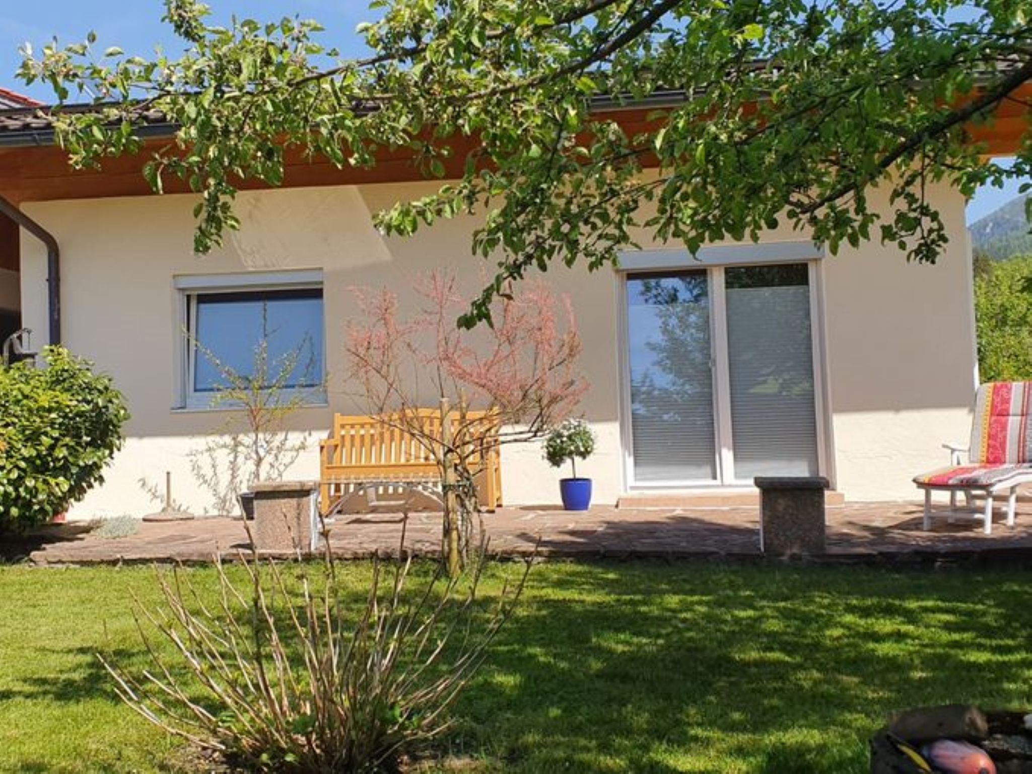 Terrasse im Mai