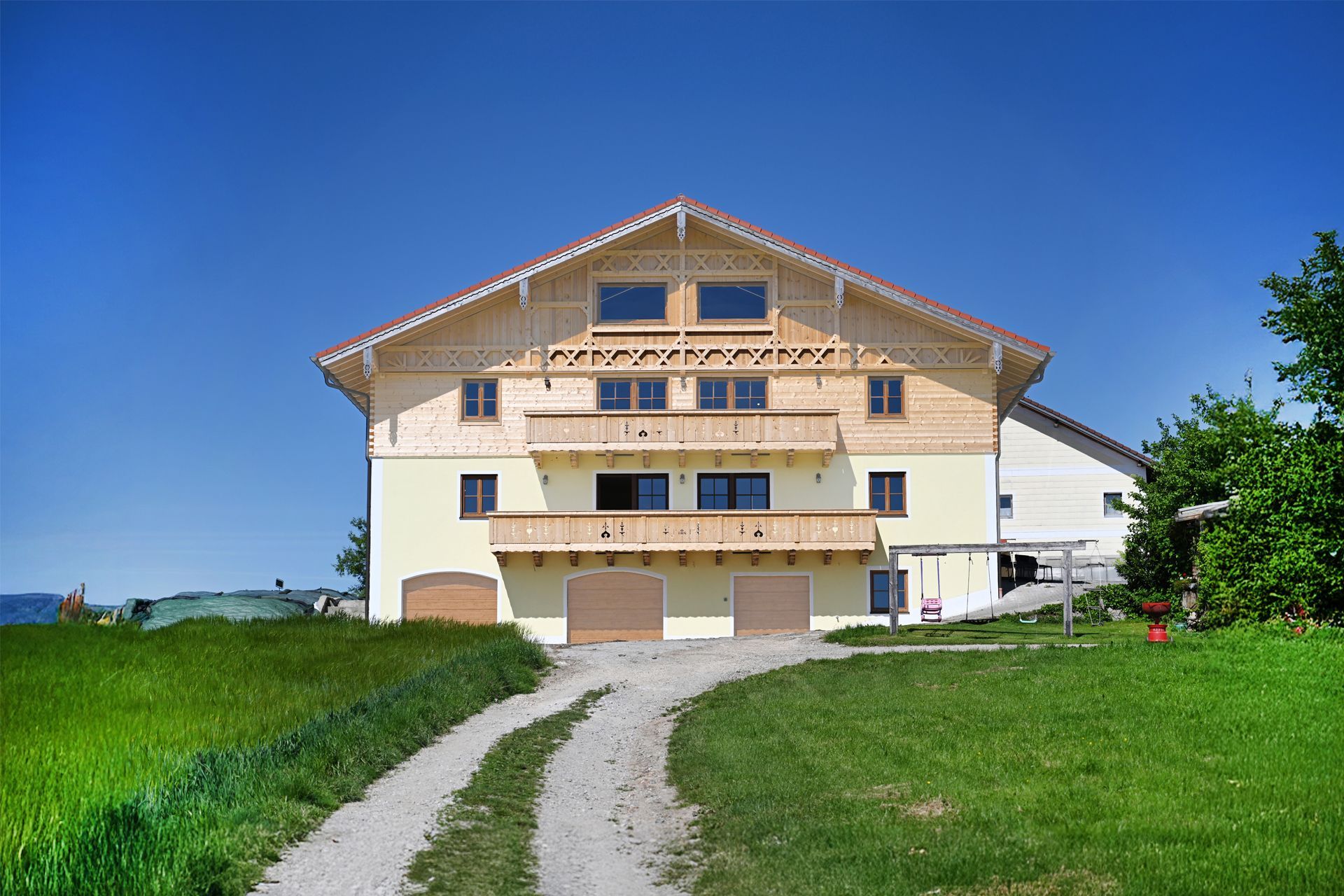 Landhaus mit 2 Ferienwohnungen Außenansicht