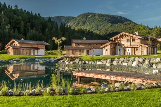 Gut-Steinbach-_-Chaletdorf-mit-Naturweiher