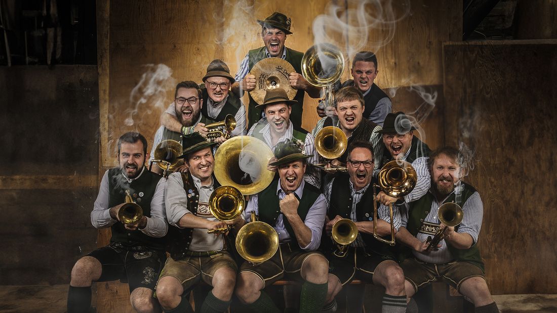 Bieranstich__2024_KJM_Bandfoto_Rauch_web-1920-x-1080-px