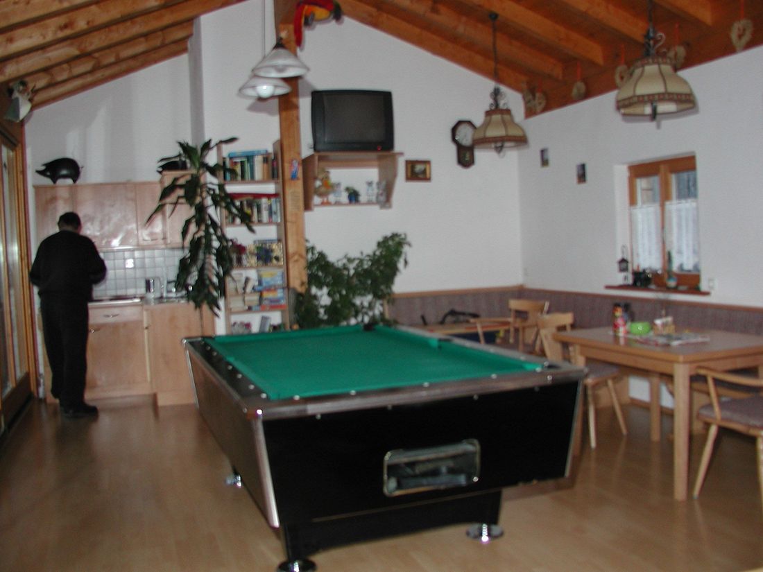 Billardtisch im Aufenthaltsraum
