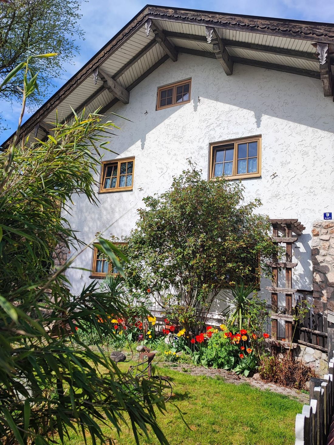 Haus Ansicht Frühling