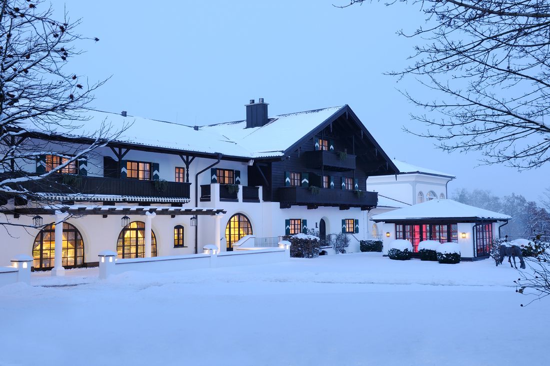 Hotel Gut Ising - Winter Außenansicht