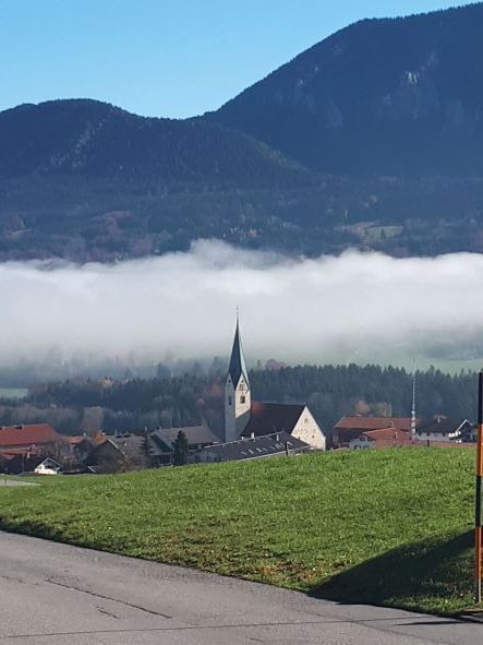 Nebel unterhalb der Berggipfel