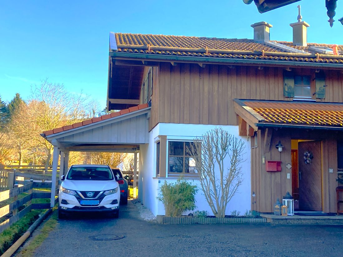 2 Parkplätze unter Carport