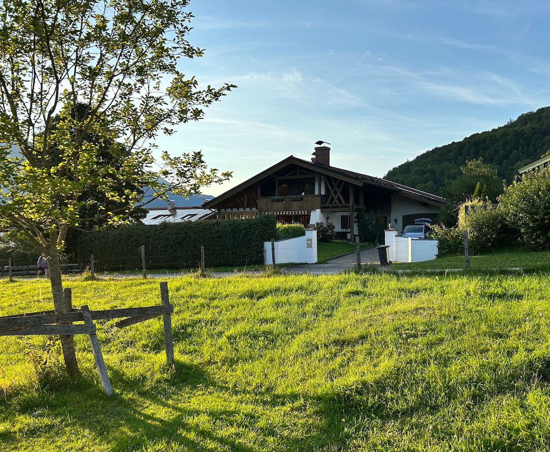 Hausansicht von der Pferdekoppel vor der Türe aus