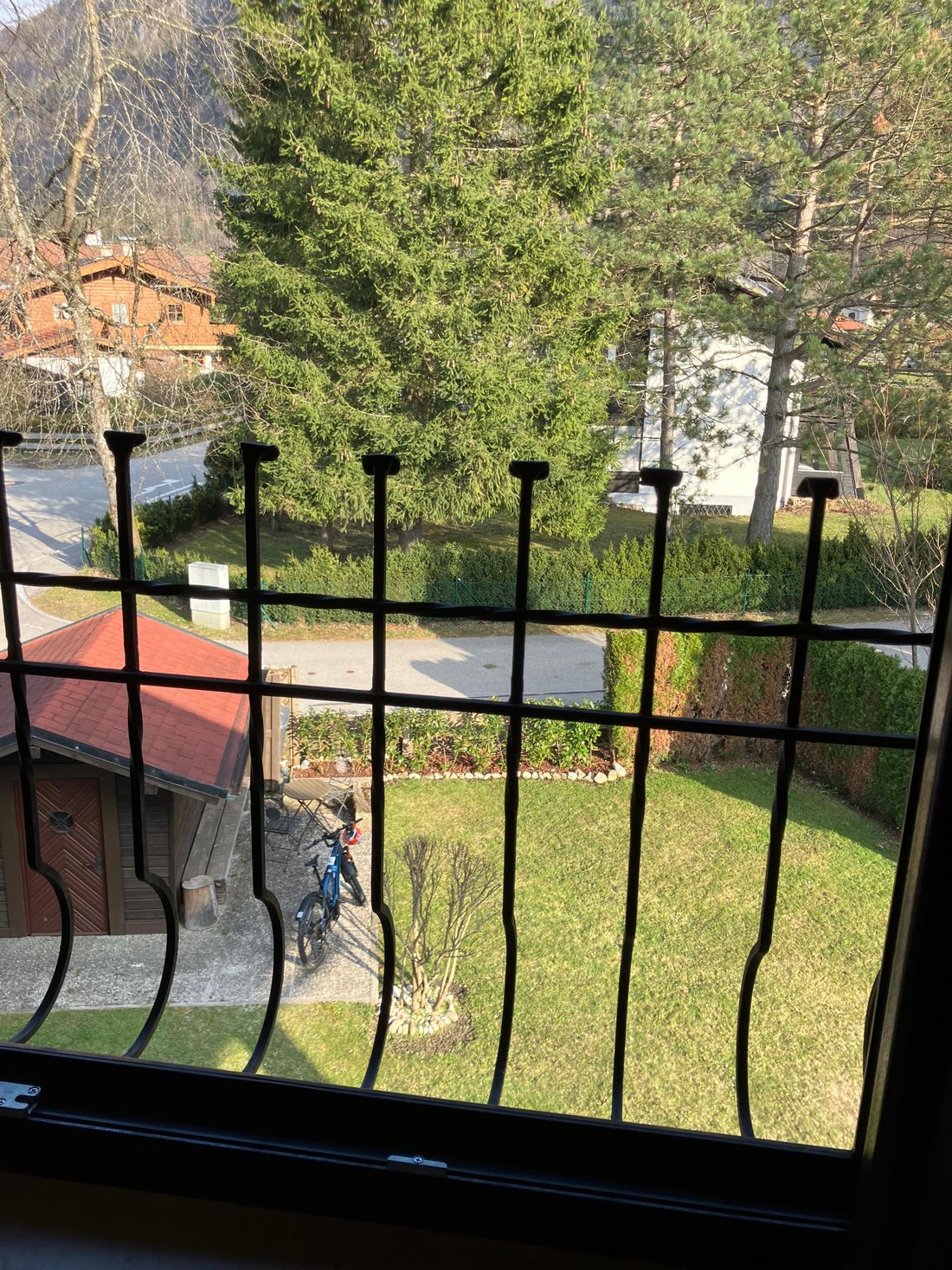 Blick vom Schlafzimmer 1 in den Garten