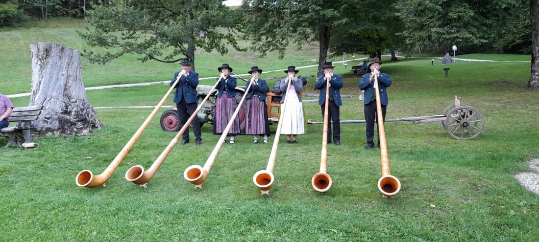 Alphornbläser*innen