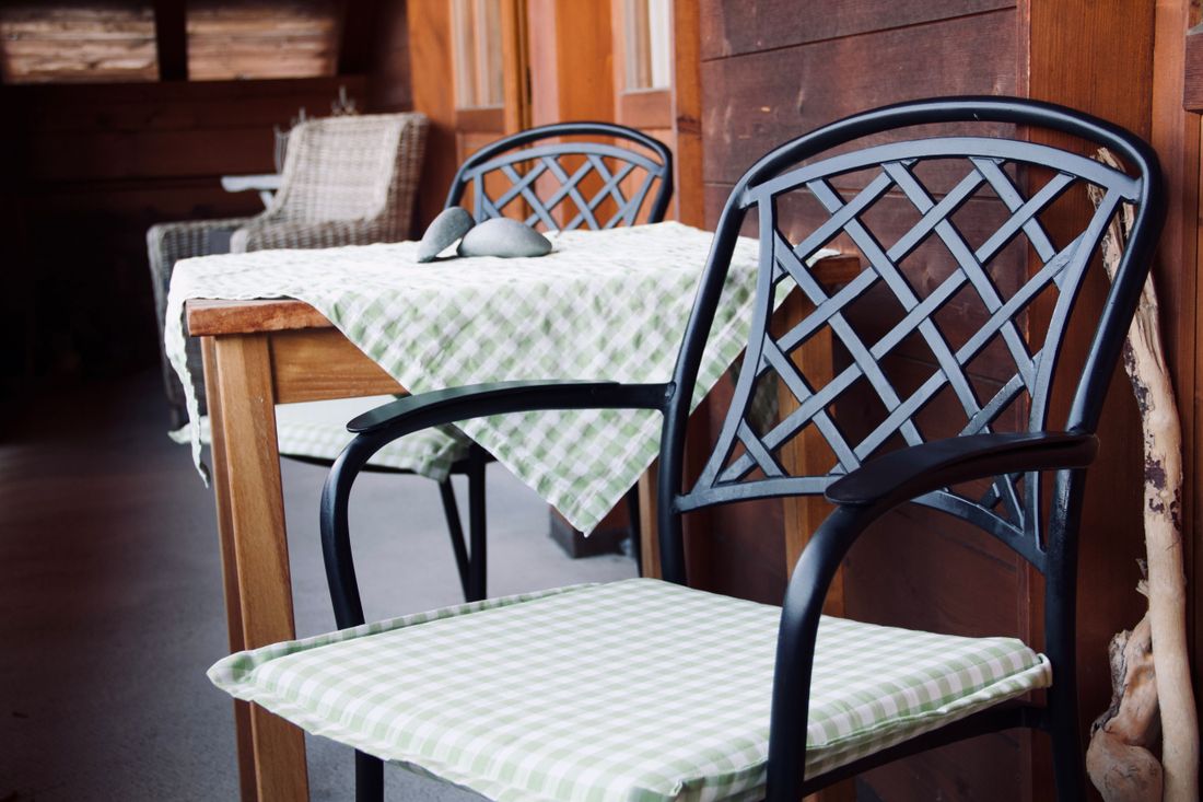 Großer Balkon mit Entspannungsliege