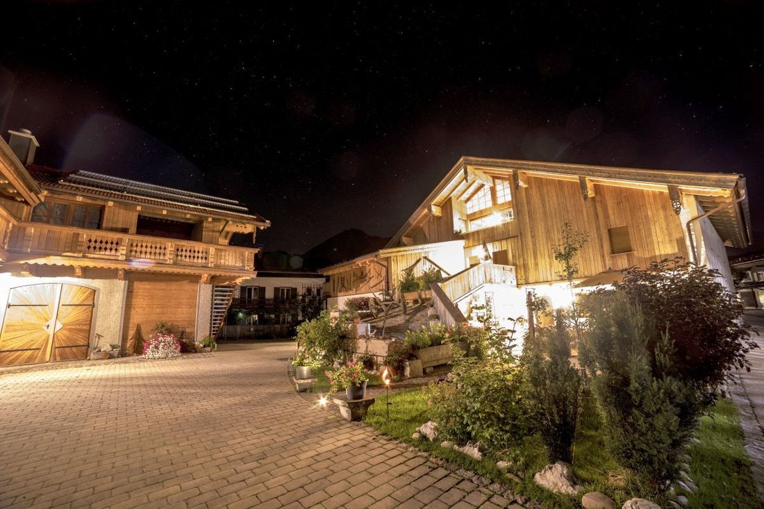Göllner Hof Innenhof am Abend