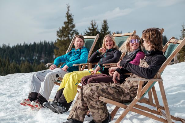 Winter geniessen im Liegestuhl im Skigebiet Winklmoos-Alm Steinplatte - Skigebiet Winklmoos-Alm Steinplatte