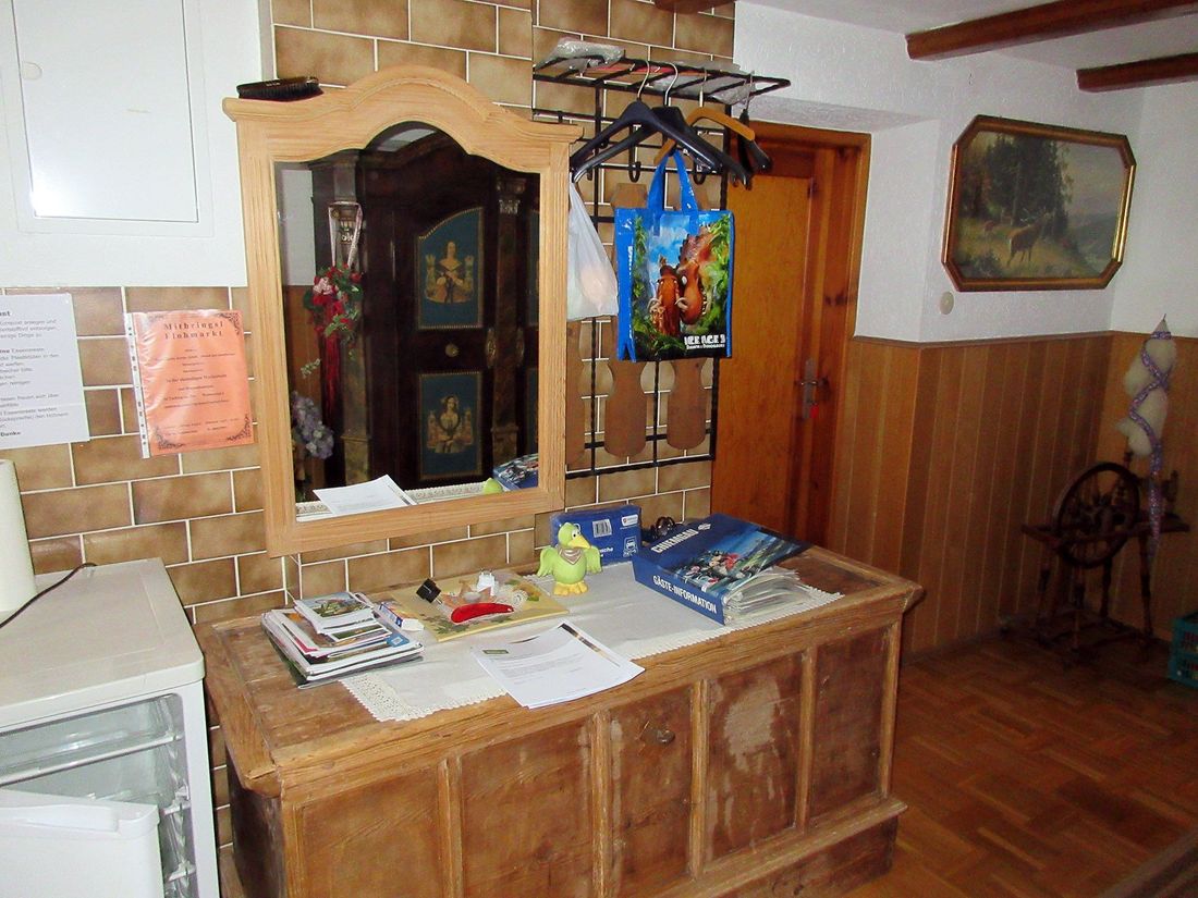 Infoecke und Gästekühlschrank