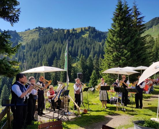 Zünftig auf der Alm (c) Grassauer Blechbläser Ensemble