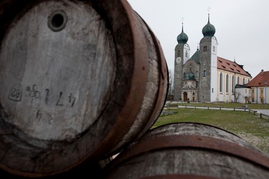 Fassl Bier und Stiftskirche