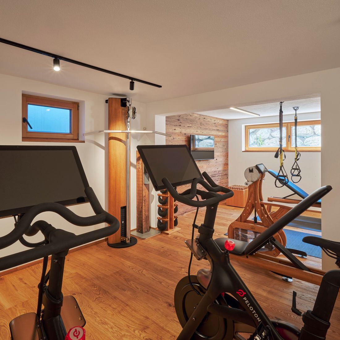 designchalets auf 685 gipfelstürmer fitnessraum peloton