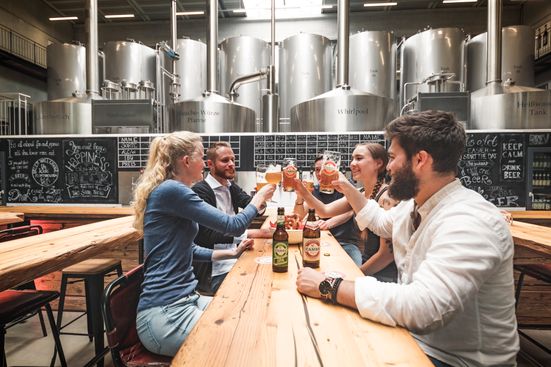 261 Camba Bavaria High Res  -  Bier trinken