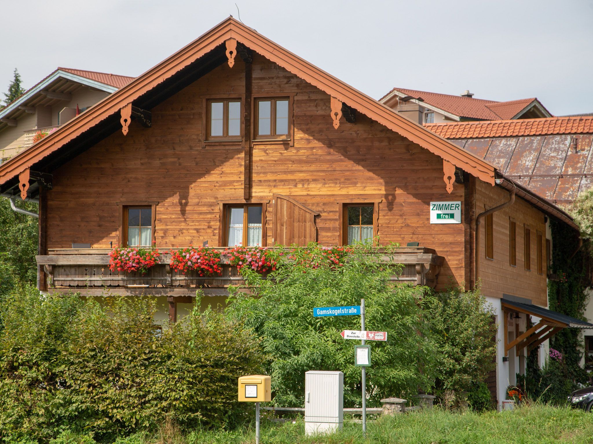 Hausansicht im Sommer