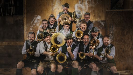 Bieranstich__2024_KJM_Bandfoto_Rauch_web-1920-x-1080-px