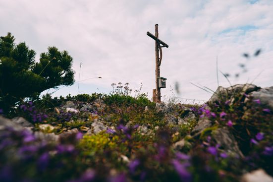 inzell-sommer-gipfel-gruberhoerndl-gipfelkreuz_2