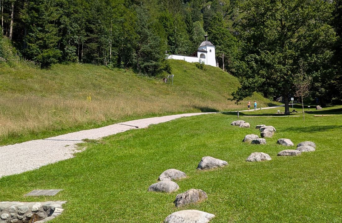 barfusspark mit kapelle