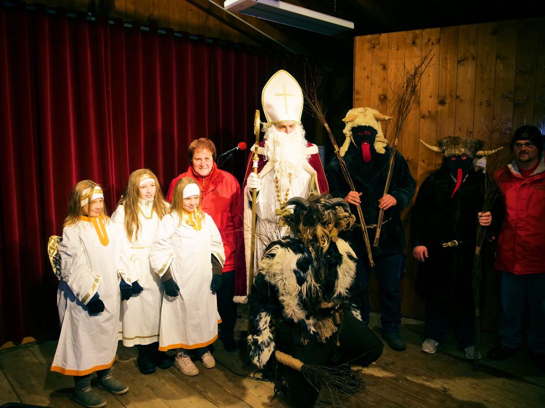 © Stadt TS - Nikolaus mit Engerl