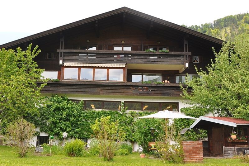 Hausansicht im Sommer
