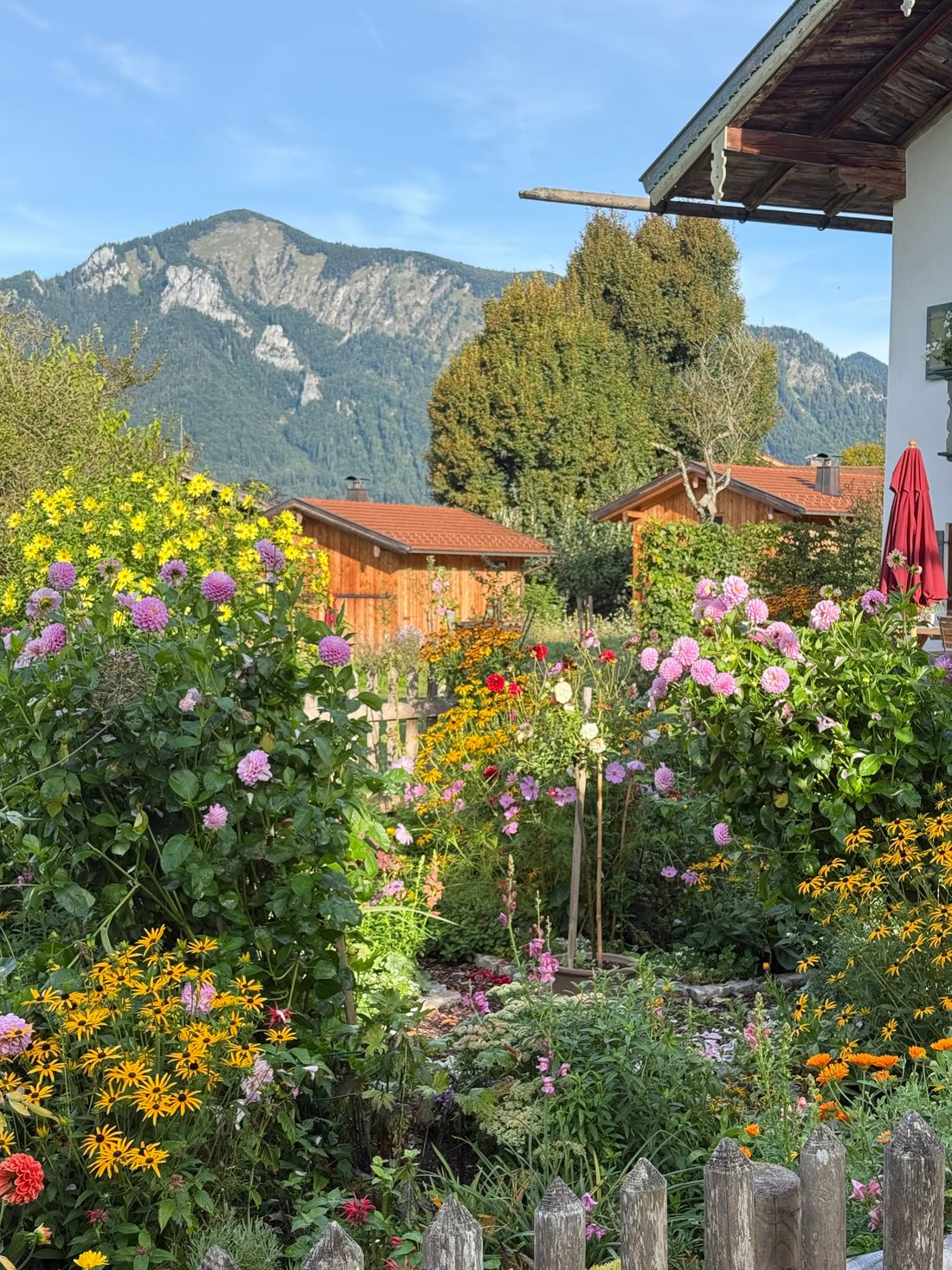 Bauerngarten mit Chalets