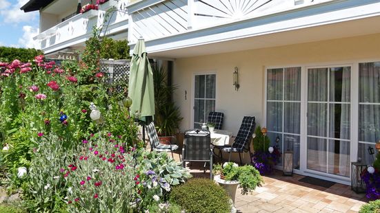 Terrasse mit Garten