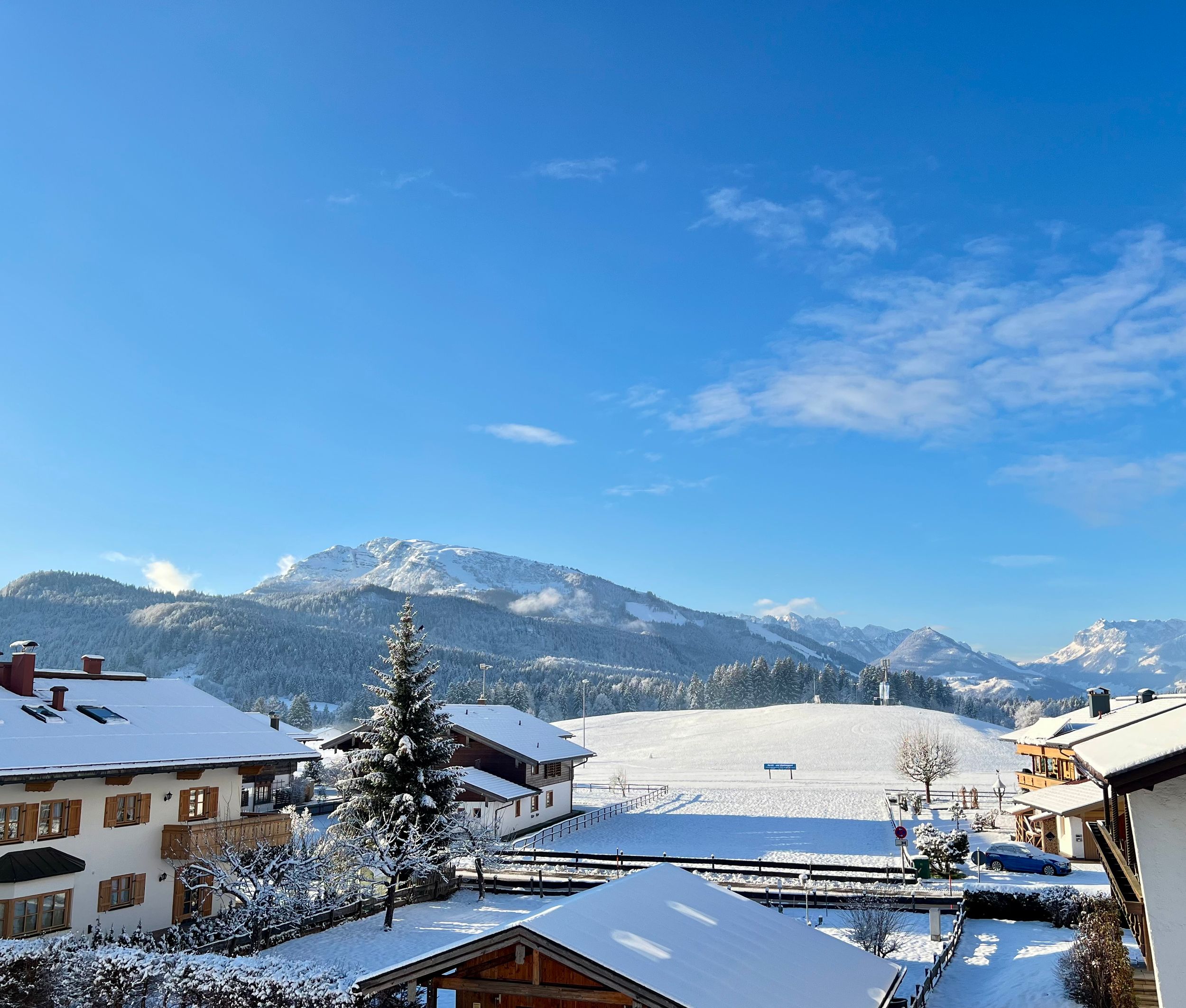 Gästehaus Bergwinkl Blick ins Kaisergebirge und Unterberg im Winter