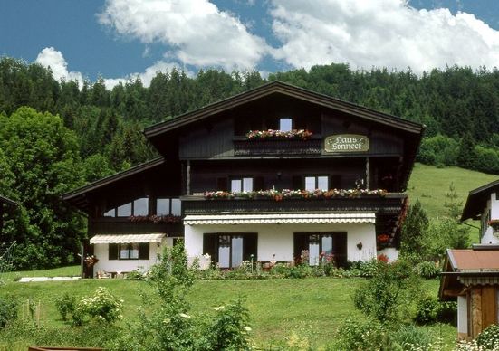 unser Haus im Sommer