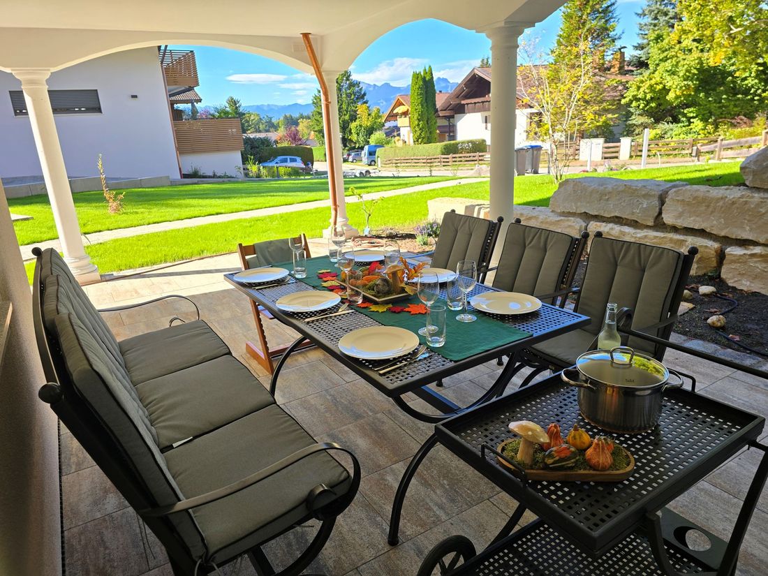 Terrasse mit Bergblick