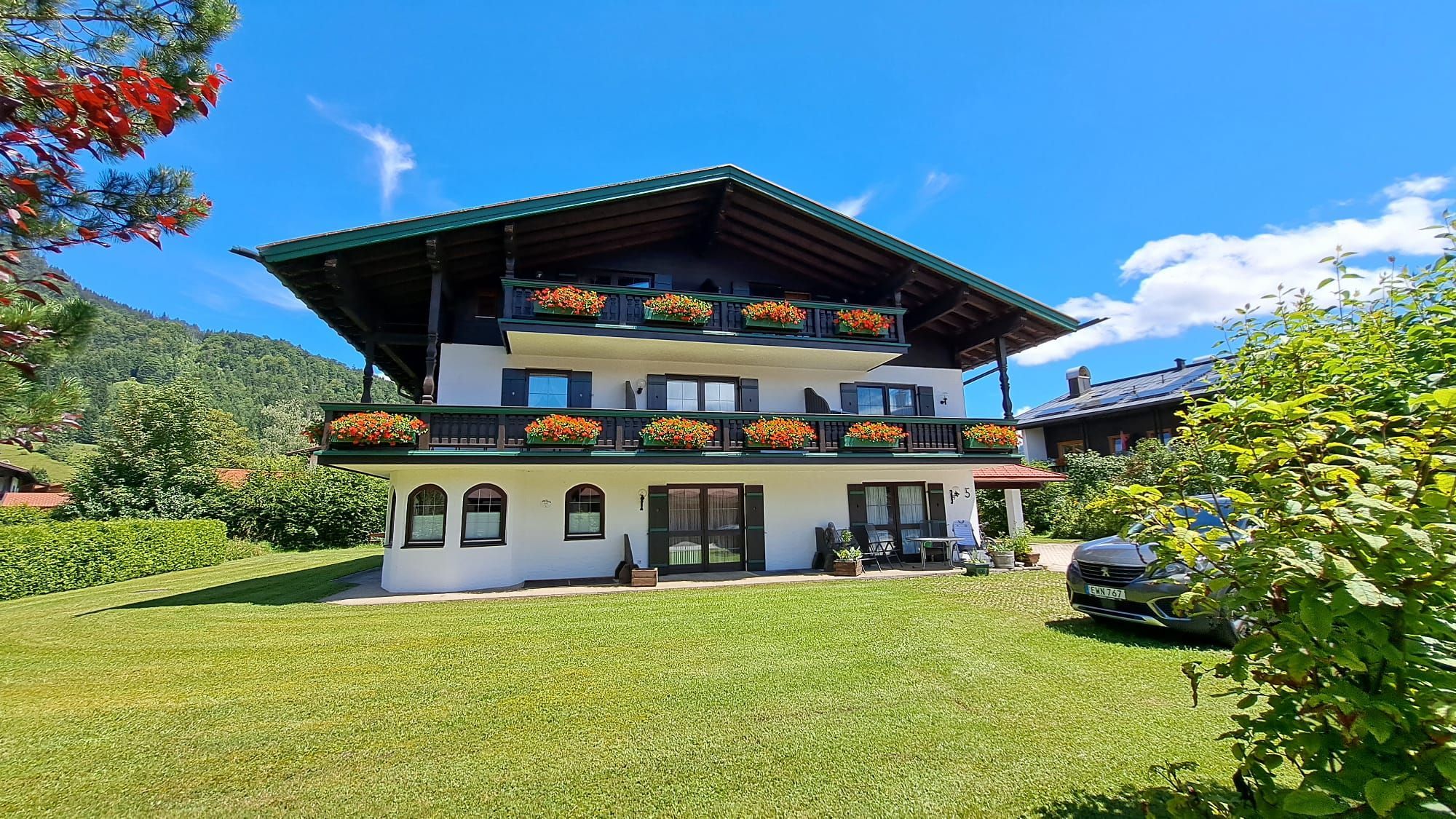 Das Haus Alpenland mit großem Garten
