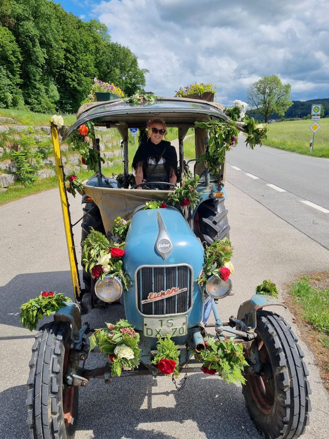 Unser alter Traktor auf der Pfingstroas in Inzell