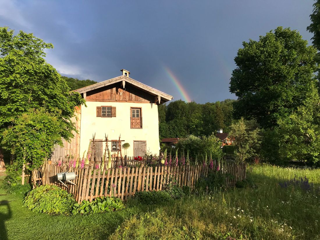 Zuhäusl mit Regenbogen
